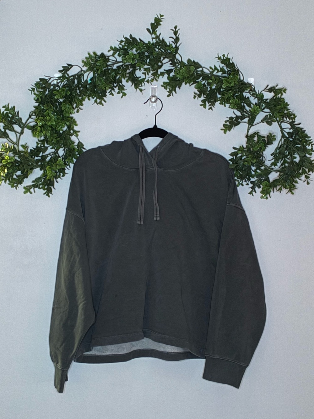 Soft Old Navy Cropped Sweatshirt